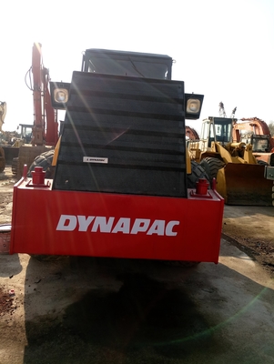 Строительство фундамента с помощью дорожного ролика Dynapac CA30D и стального колеса с одним барабаном
