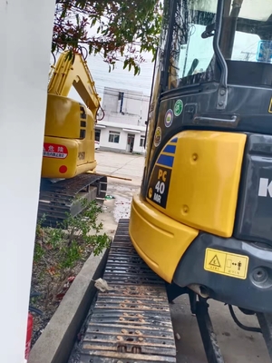 В хорошем состоянии использованный копальщик Komatsu PC40 с двигателем EPA и емкостью 4500 кг
