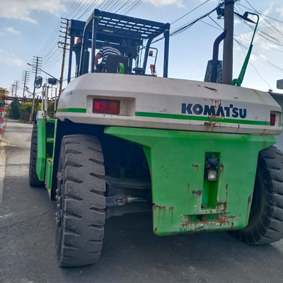 2020 Колесная машина Komatsu FD240 Подержанный вилочный погрузчик из Японии Гидравлическая оригинальная машина