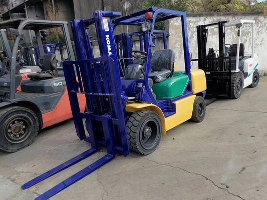 Подержанный грузовик Komatsu FD30 небольшой погрузчик 3 тонны из Японии Отличные условия работы