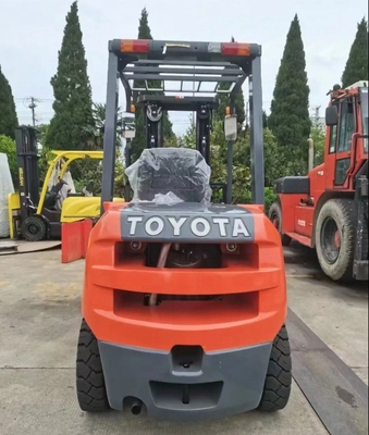 Подержанный 3,5-тонный 3-тонный дизельный вилочный погрузчик TOYOTA 35 30 для подъема контейнеров на складе