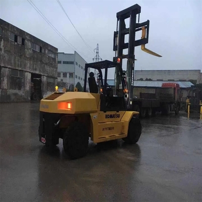 Легкая эксплуатация Использованный вилочный погрузчик KOMATSU в оригинальном цвете для непревзойденной производительности