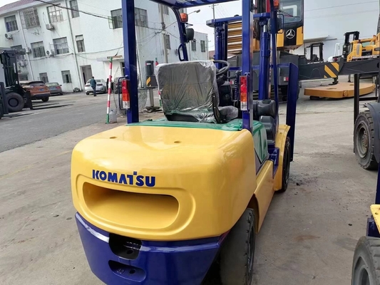 KOMATSU FD30 3-тонный вилочный погрузчик с ручной эксплуатацией и хорошей производительностью на горячей соли