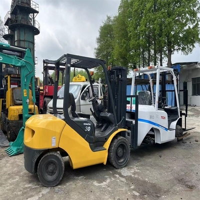 Хорошее состояние оригинальный японский вилочный погрузчик Komatsu 3T с небольшим рабочим временем и в 2022 году