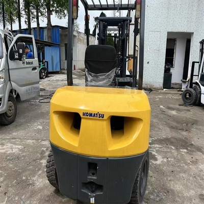 Хорошее состояние оригинальный японский вилочный погрузчик Komatsu 3T с небольшим рабочим временем и в 2022 году