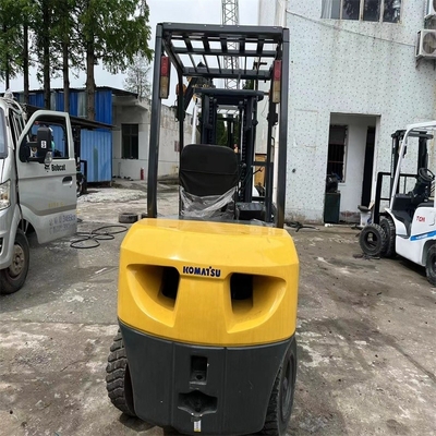 Хорошее состояние оригинальный японский вилочный погрузчик Komatsu 3T с небольшим рабочим временем и в 2022 году
