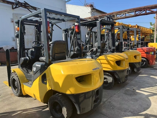 Хорошее состояние оригинальный японский вилочный погрузчик Komatsu 3T с небольшим рабочим временем и в 2022 году