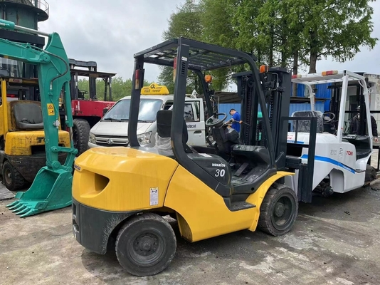 Подержанный грузовик для подъема поддонов KOMATSU FD30 в хорошем состоянии в 2023 году