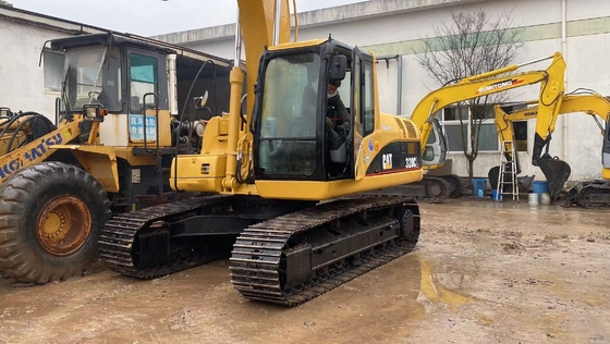 Японский экскаватор CAT 320CL использовался в Шанхае