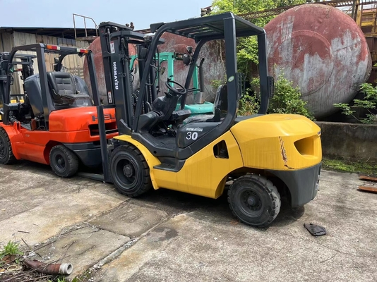 Вилочная погрузка Komatsu 3T 2022 года в отличном состоянии с небольшим количеством рабочих часов