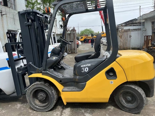 Вилочная погрузка Komatsu 3T 2022 года в отличном состоянии с небольшим количеством рабочих часов