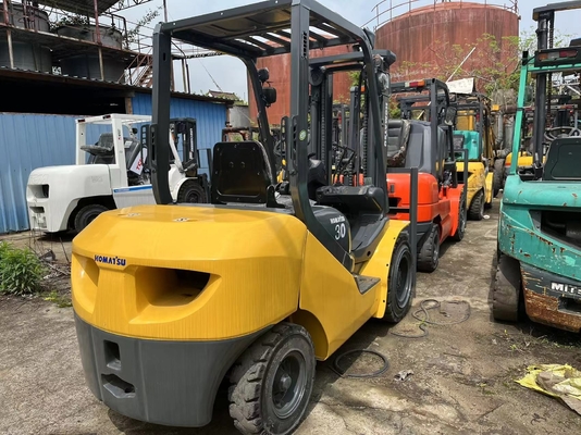 Вилочная погрузка Komatsu 3T 2022 года в отличном состоянии с небольшим количеством рабочих часов