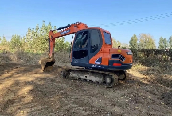 Использованный экскаватор Doosan DX75 с оригинальной краской и высокой эффективностью работы в Японии