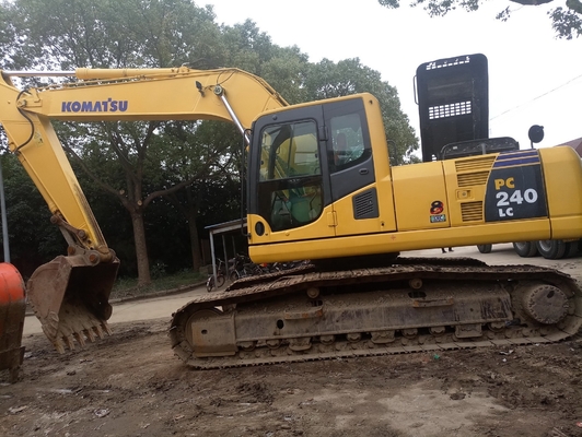 Хорошо обслуживаемый экскаватор KOMATSU PC240 с коротким рабочим днем и мощностью 135 кВт