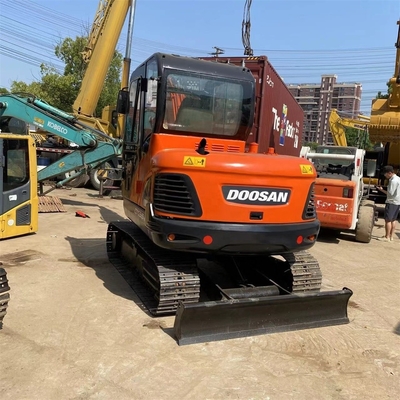 Доступный экскаватор Doosan DX55 с оригинальной краской и рабочей массой 5,5 тонны