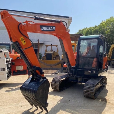 Доступный экскаватор Doosan DX55 с оригинальной краской и рабочей массой 5,5 тонны
