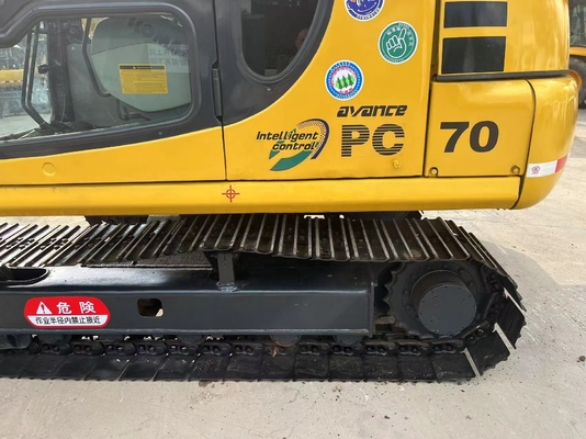 Рыбак использовал экскаватор Komatsu PC70 7TON с оригинальной краской и другим гидравлическим клапаном