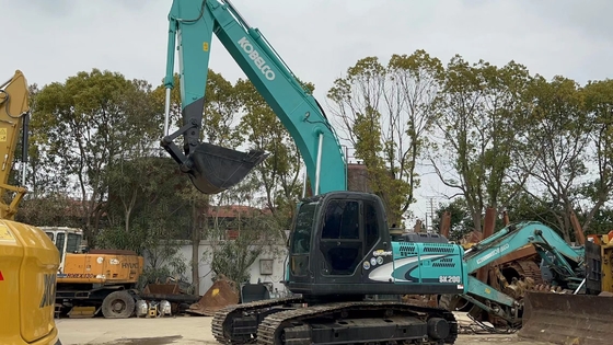 Использованный экскаватор KOBELCO SK200 вместимостью 1,1 м3 и весом 20000 кг в Шанхае
