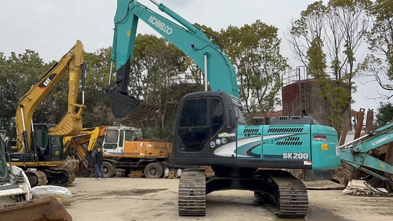 Использованный экскаватор KOBELCO SK200 вместимостью 1,1 м3 и весом 20000 кг в Шанхае