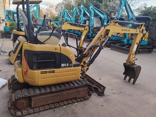 Подержанный мини-экскаватор Caterpillar 301.5 с коротким рабочим временем в хорошем состоянии на складе