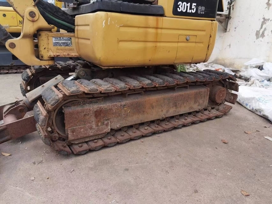 Подержанный мини-экскаватор Caterpillar 301.5 с коротким рабочим временем в хорошем состоянии на складе