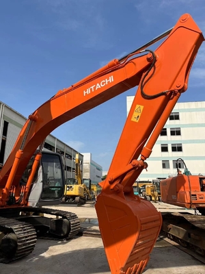 Подержанный экскаватор Hitachi EX200-3 в хорошем рабочем состоянии по доступной цене с красным цветом