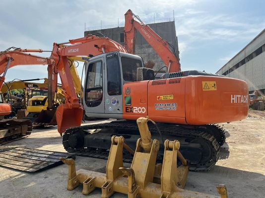Подержанный экскаватор Hitachi EX200-3 в хорошем рабочем состоянии по доступной цене с красным цветом