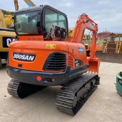 Тяжелое строительное оборудование Doosan DX60 Использованный экскаватор с гидравлическим цилиндром