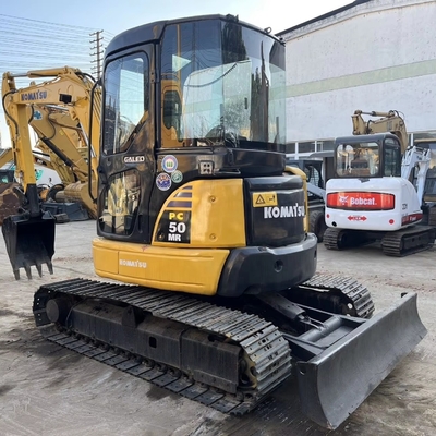 В хорошем состоянии экскаватор Komatsu PC50 вторая рука оригинальный цвет и тип ползака