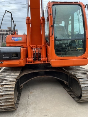 Подержанный экскаватор Doosan 140LC с коротким рабочим временем в идеальном состоянии