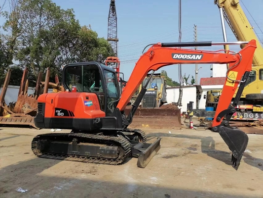 Преимущества Использованный экскаватор DX60-9C в хорошем состоянии в Шанхае
