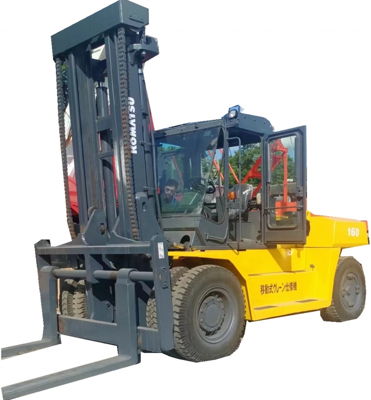 Подержанный Komatsu FD160 16TON Дизельный вилочный погрузчик с оригинальной гидравлической системой в хорошем состоянии