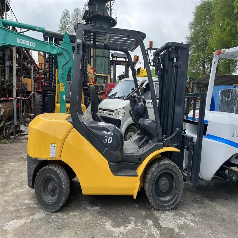 Хорошее состояние оригинальный японский вилочный погрузчик Komatsu 3T с небольшим рабочим временем и в 2022 году
