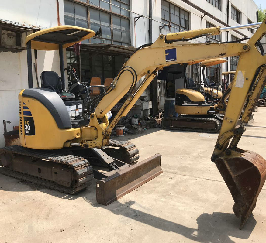 3000 килограммов Komatsu 3T погрузчик в хорошем состоянии с небольшим рабочим временем
