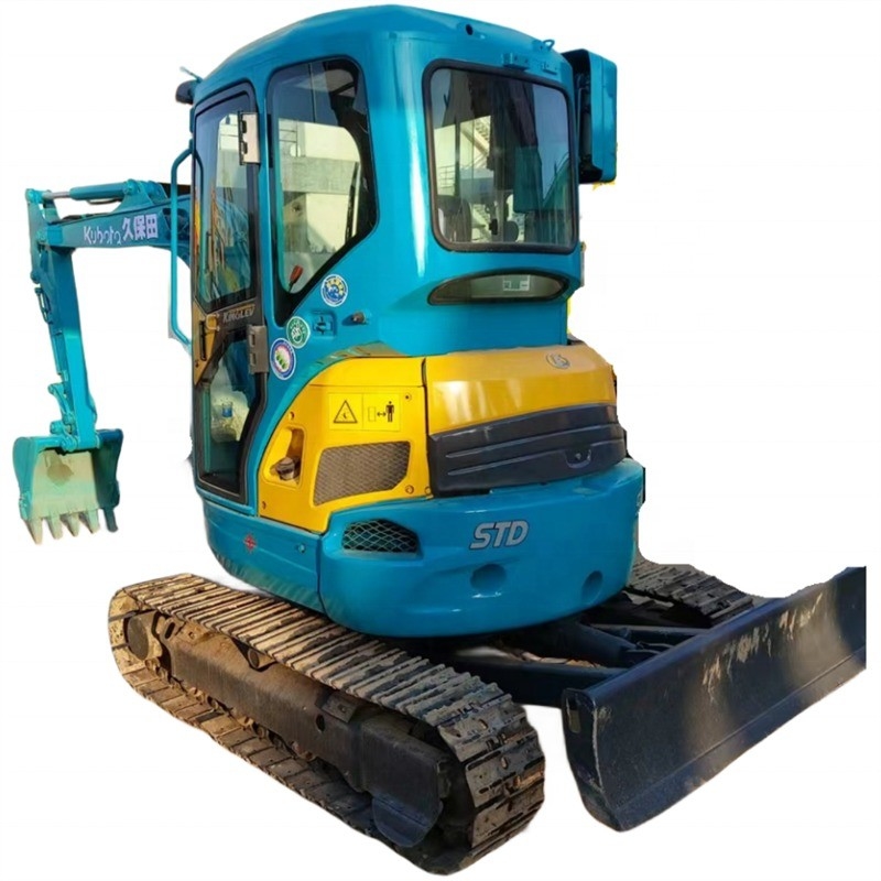 Небольшой хорошо ухоженный экскаватор Kubota KX135 с оригинальным цветом
