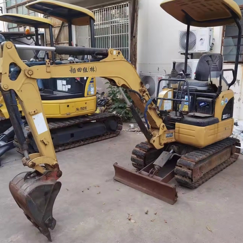 Подержанный мини-экскаватор Caterpillar 301.5 с коротким рабочим временем в хорошем состоянии на складе
