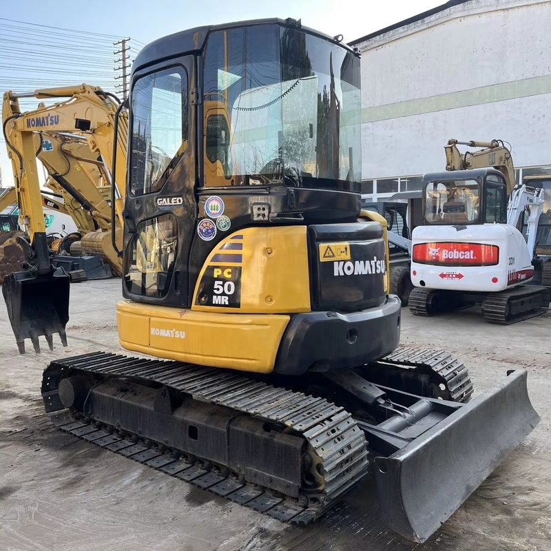 В хорошем состоянии экскаватор Komatsu PC50 вторая рука оригинальный цвет и тип ползака